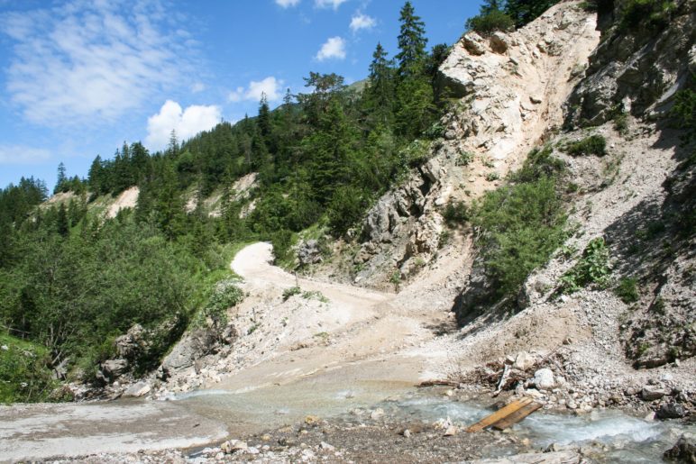 Bachquerung über die Straße