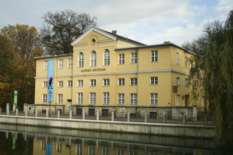 Das alpine Museum des Alpenvereins auf der Praterinsel in München