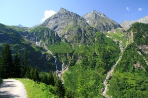 Auf dem Weg durch den Zemmgrund zum Breitlahner