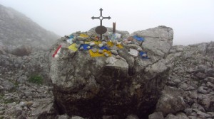 Ein Gedenkstein, eine Viertelstunde vor dem Ingolstädter Haus