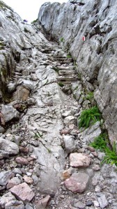 Halb Kletterpartie, halb Steintreppe