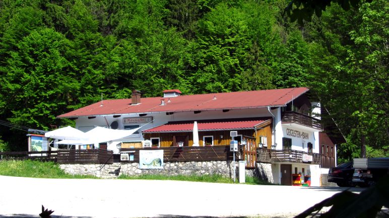 Direkt an der Geigelsteinbahn beginnt unsere Wanderung