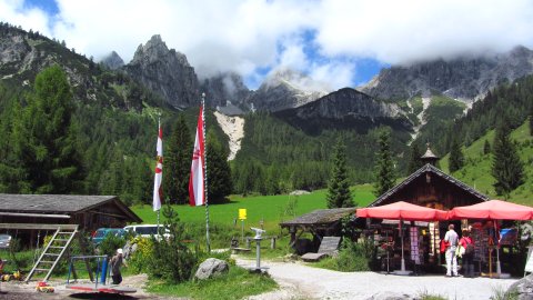 Schon recht touristisch, aber man sitzt halt so gut hier - die Unterhofalm