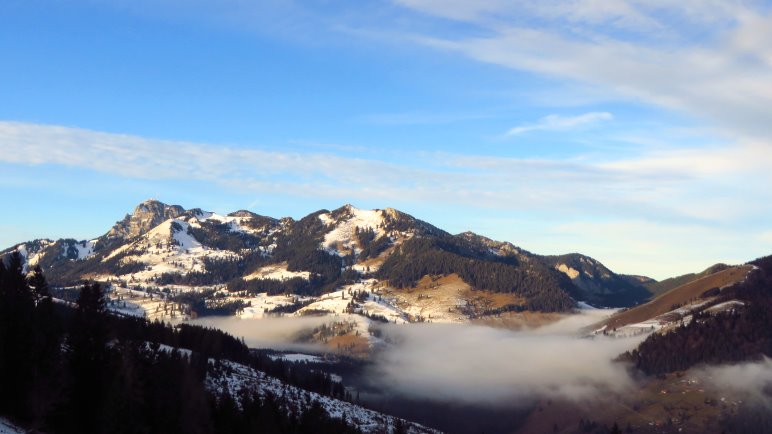 Ein schöner Blick auf den Wendelstein. Auch dort liegt deutlich zu wenig Schnee für Anfang Januar