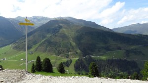 Auf dem Berg gegenüber befindet sich eine Landebahn für Ausserirdische. Oder Skipisten