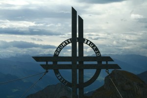 Glaube, Liebe, Hoffnung - das Gipfelkreuz der Rofanspitze