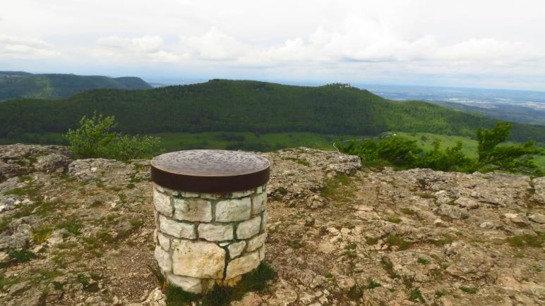 Am Breitenstein. Der Berg im Hintergrund ist der Teckberg mit der Burg Teck, meinem nächsten Ziel