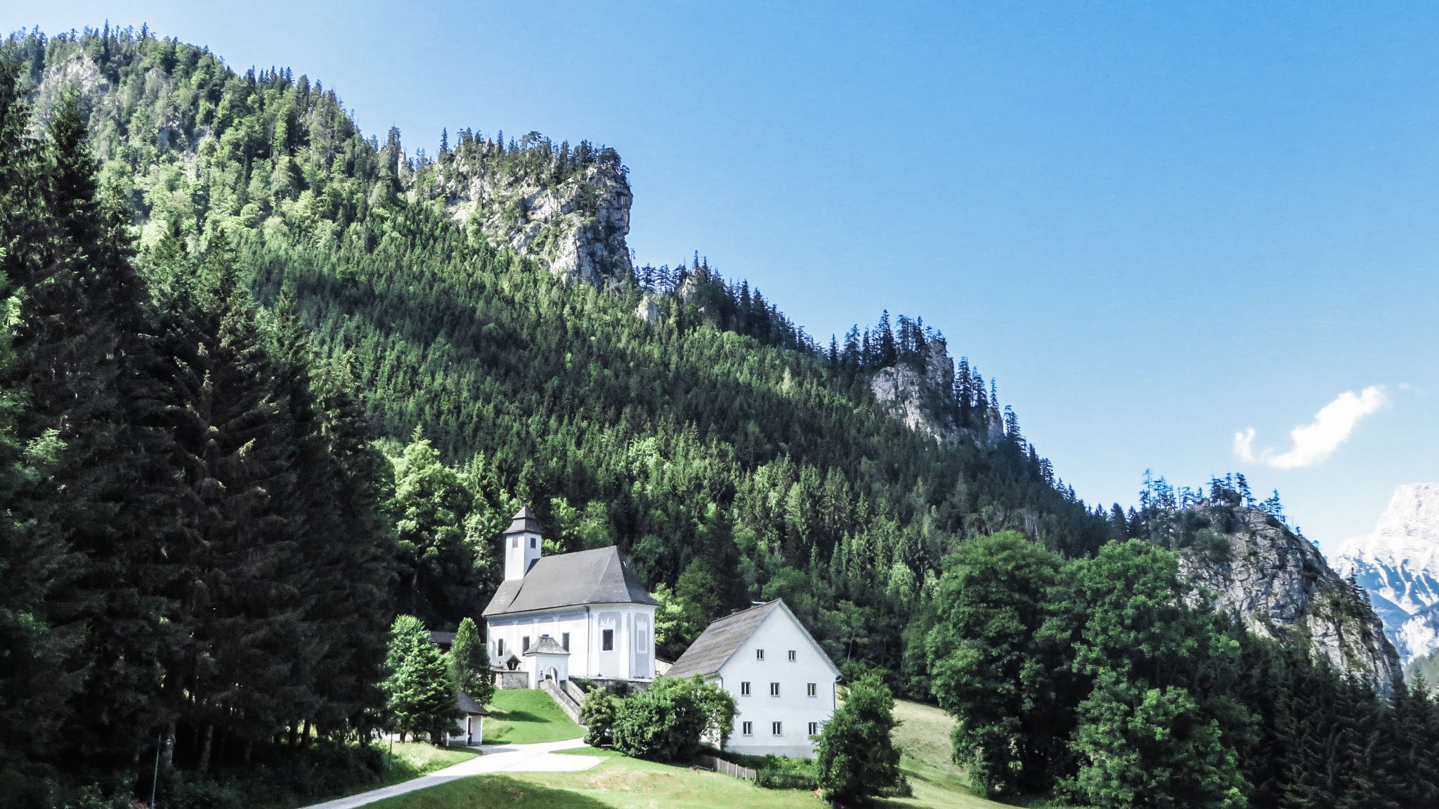 Auf dem Bergsteigerfriedhof von Johnsbach in der Steiermark