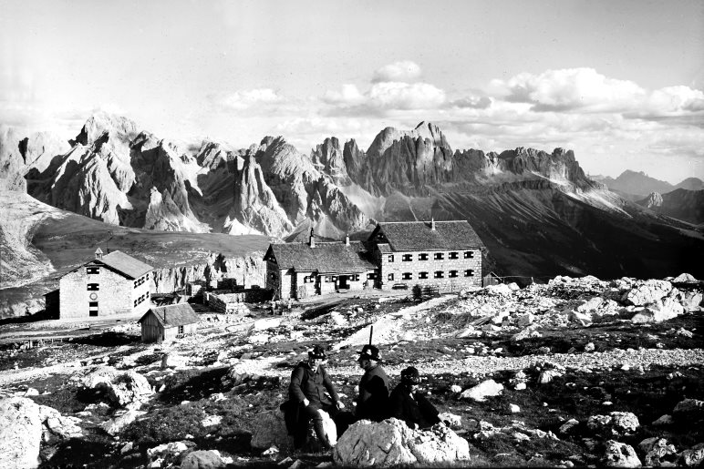 Die Schlernhäuser der Sektion Bozen im Jahr 1897 - Foto: Archiv DAV