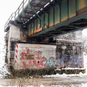 Die Eisenbahnbrücke bei Ottenhofen