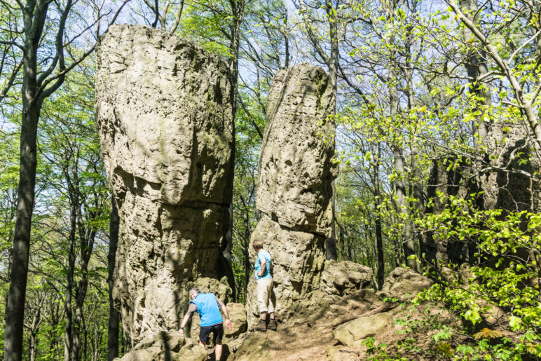 Adam und Eva: Die Felsen, nicht die Personen, die sich als Größenvergleich ins Bild geschlichen haben