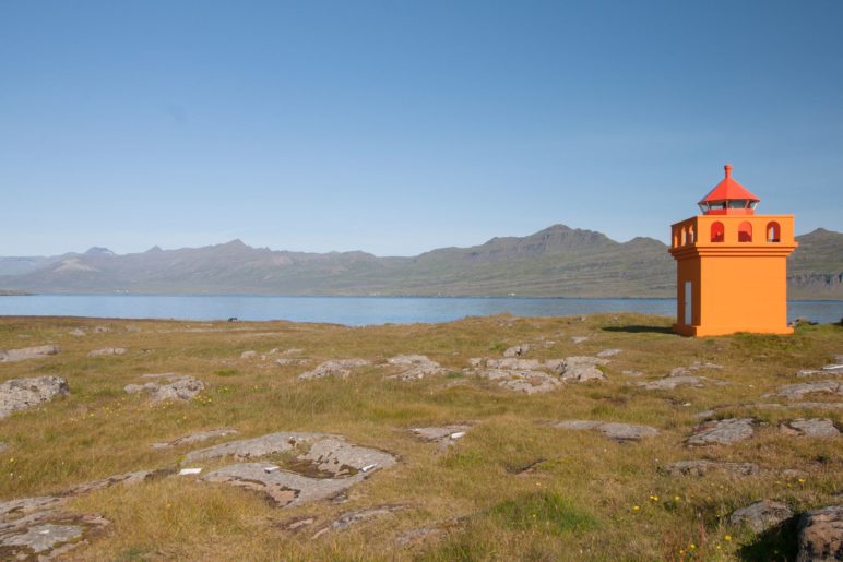 Nur der Leuchtturm und viel Landschaft