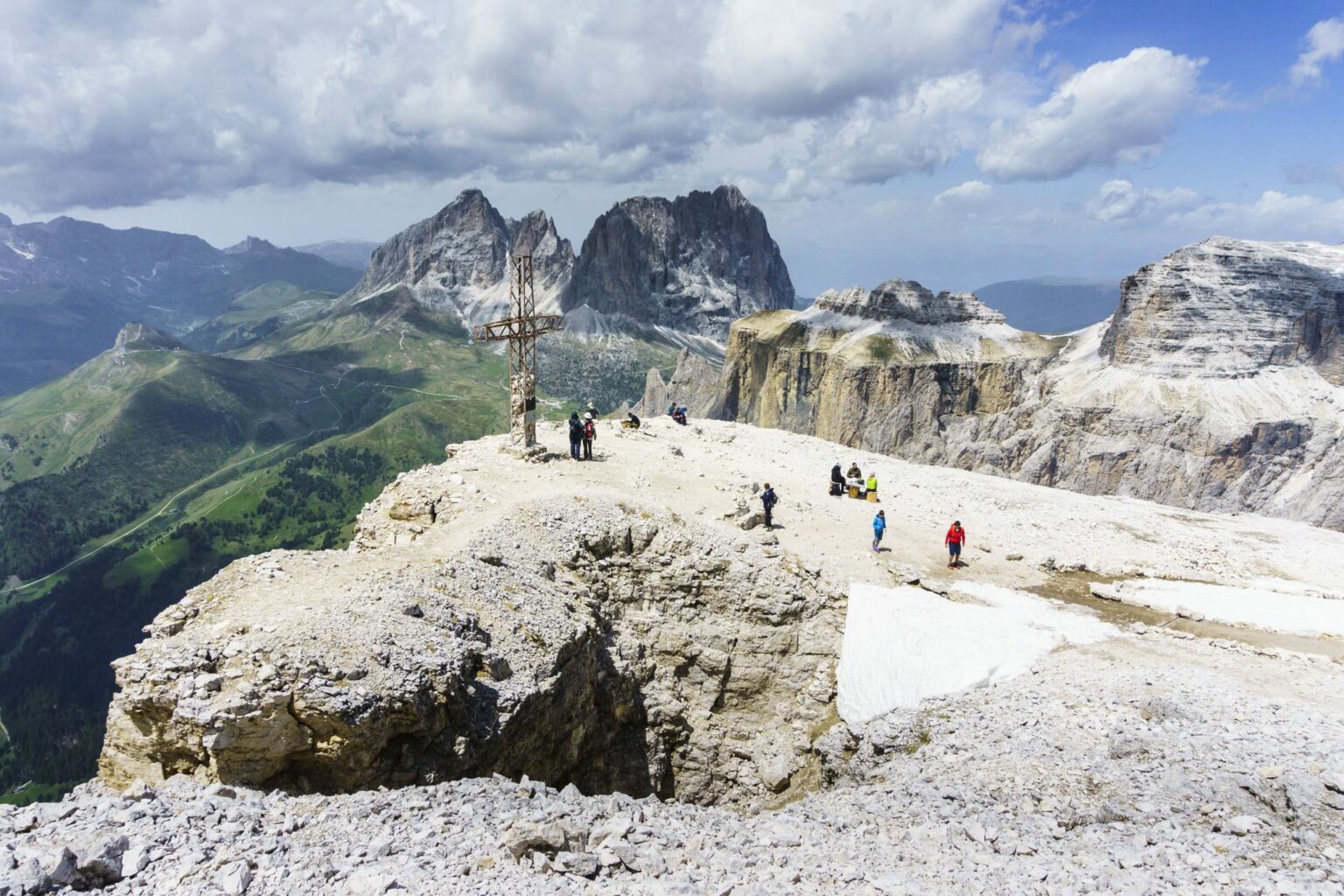 Ausflug vom Passo Pordoi auf die Sella und den Sass Pordoi | auf-den ...