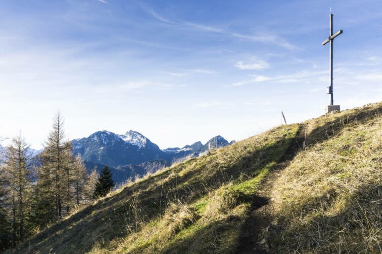 Auf den letzten Metern zum Gipfelkreuz des Großen Riesenkopfs