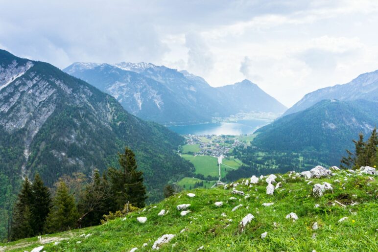 Rofan, Achensee und Pertisau liegen unter uns. Hinter dem Achensee das Ebner Joch