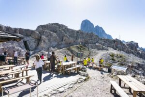 Der Weg von der Büllelejochhütte zur Zsigmondyhütet führt erst am Fels entlang