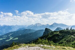 Panoramablick nach Berchtesgaden mit Watzmann und Hochkalter