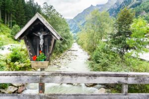 Die Brücke über den Pflerschbach in St. Anton